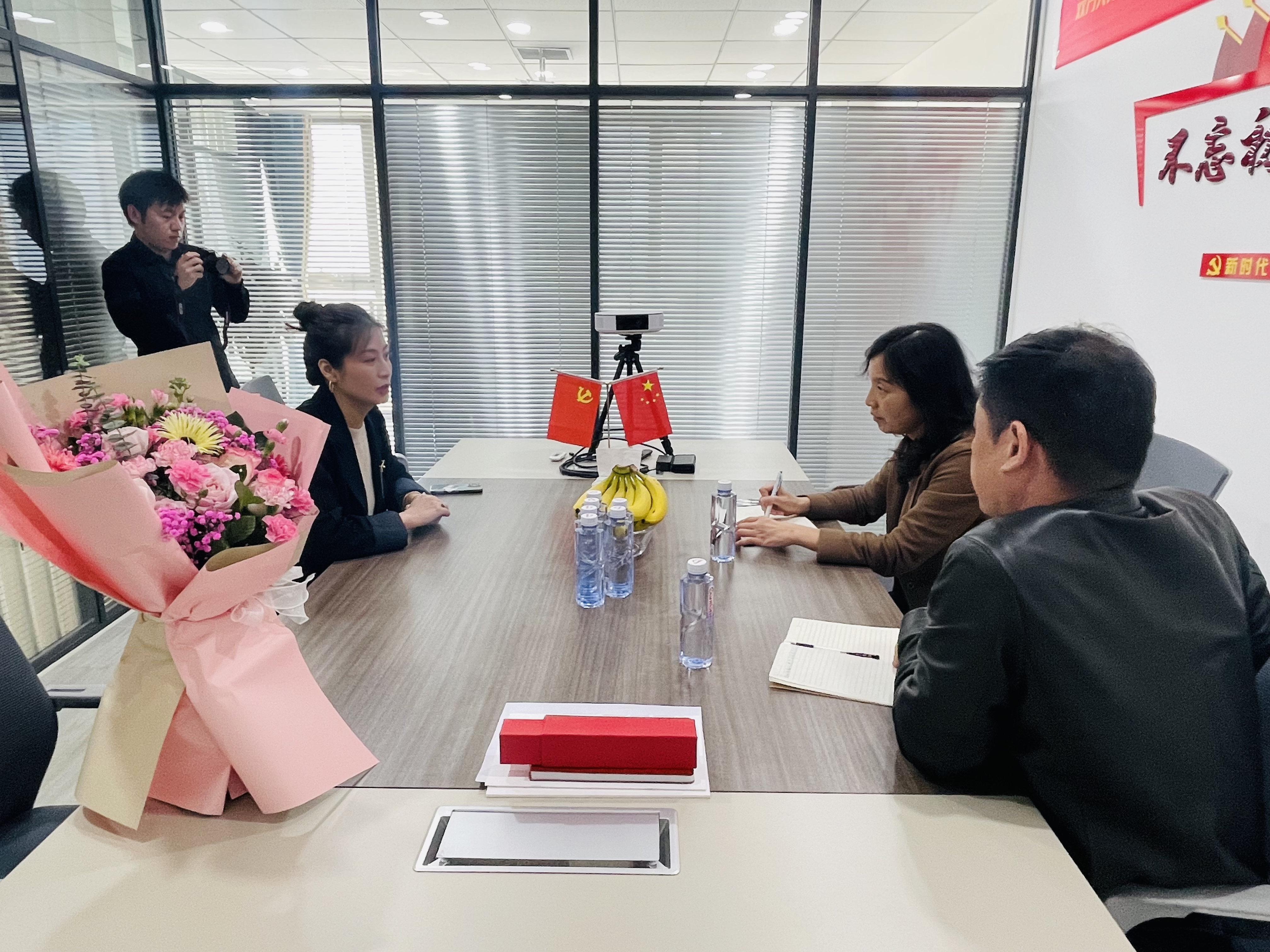 关爱女性会员企业发展,提振企业信心 管城区工商联开展“三八”妇女节调研活动(图2) 微信图片_20230313101054_副本.jpg