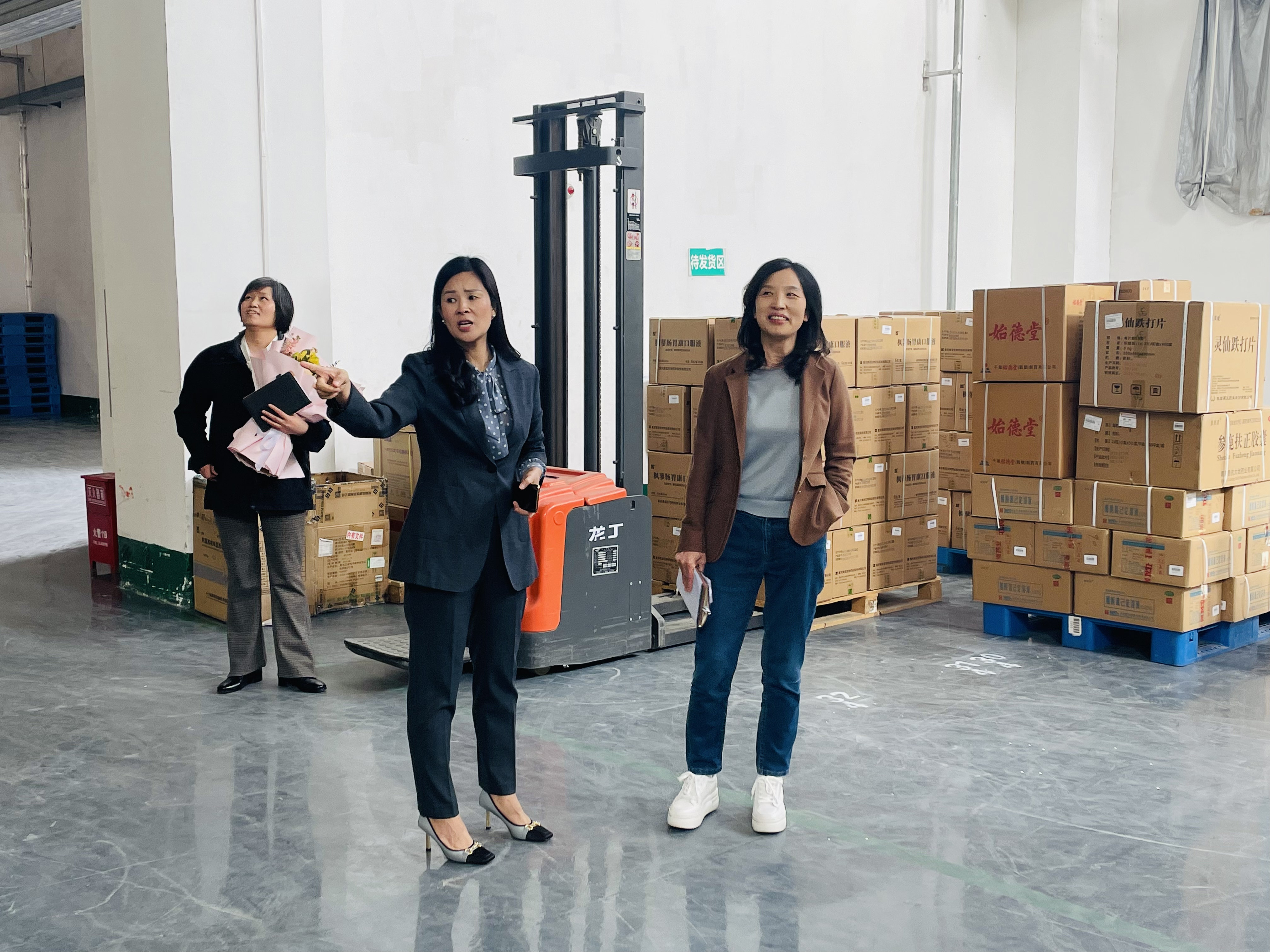 关爱女性会员企业发展,提振企业信心 管城区工商联开展“三八”妇女节调研活动(图3) 微信图片_20230313094836_副本.jpg