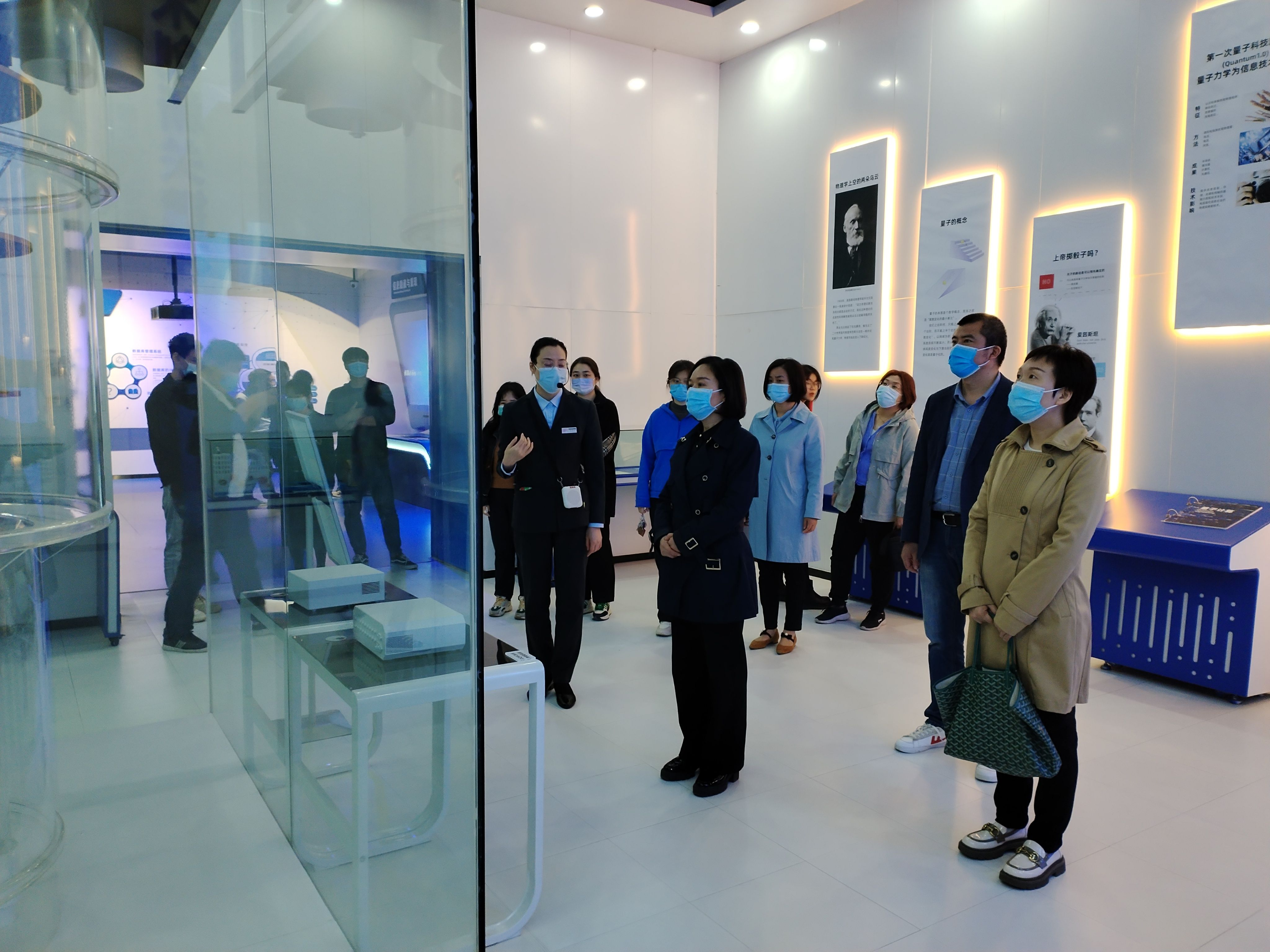 伟德体育直播开奖入口、各民主党派举办网络信息安全教育实地学习活动(图2) 微信图片_20230420170141.jpg