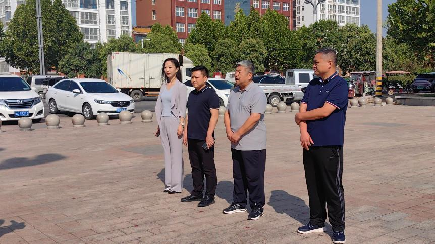 情牵睢县 爱在中秋--郑州市商丘商会慰问一线环卫工人活动(图1) 图片1.png