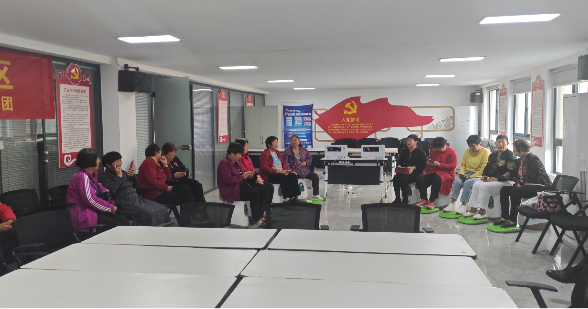 委员进社区 真情暖人心(图2) 图片2.jpg