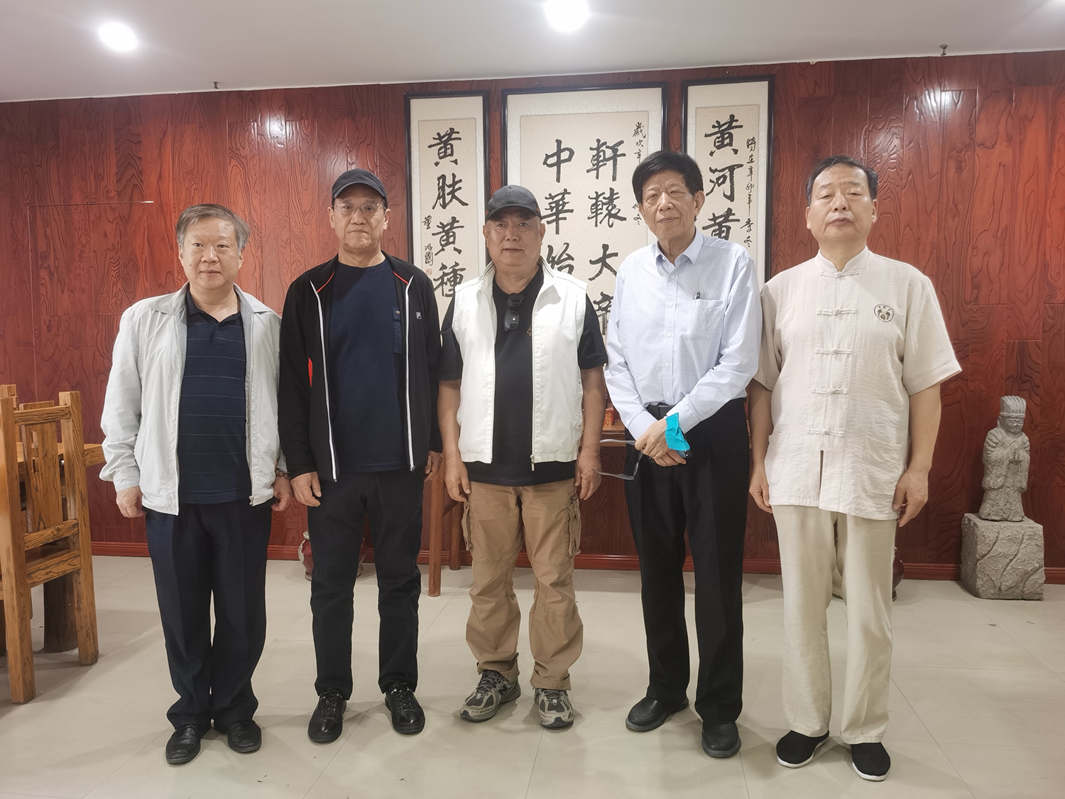 郑州市古玩业商会接待中广联合会数字付费频道委员会领导参观调研(图1) 1958641342.jpg