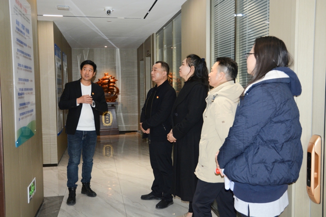 携手共建 合作共赢 ——温州商会与郑州旅游职业学院信息工程学院 党总支开展共建活动(图1) 微信图片_20231211123238.jpg