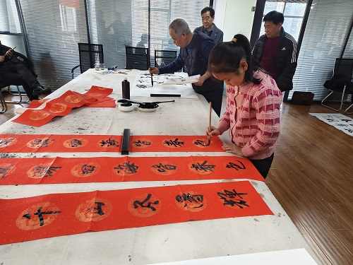 举办元旦书法棋牌赛,欢欢喜喜过佳节(图2) 88d6a4183897cfab6ea8ea04b65e671.jpg