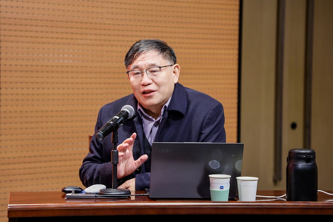 【盐商讲堂】清华大学资深教授张国刚作《传统文化与管理创新》主题讲座(图2) 张国刚.jpg