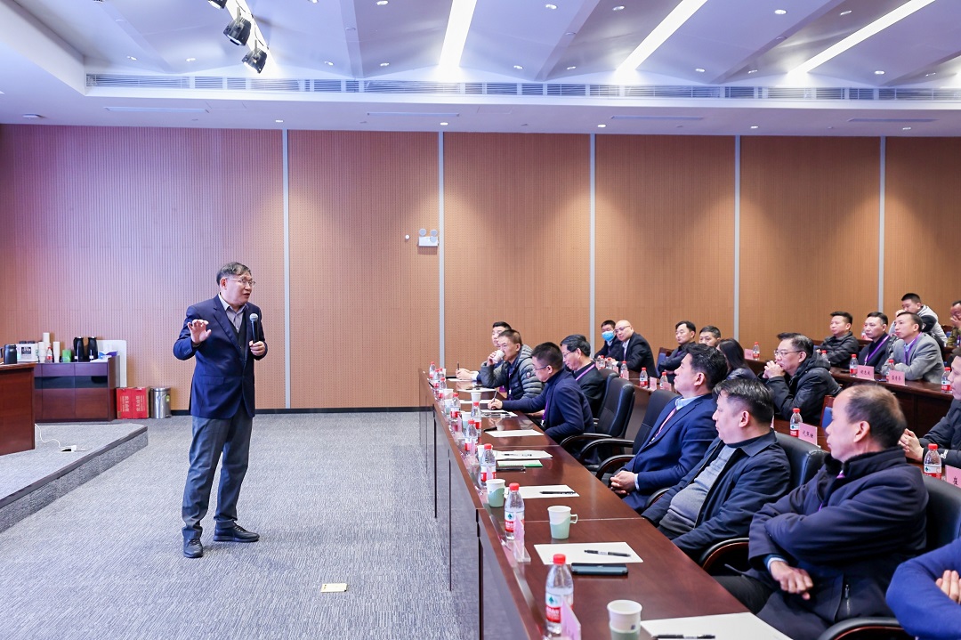 【盐商讲堂】清华大学资深教授张国刚作《传统文化与管理创新》主题讲座(图8) 上午6.jpg