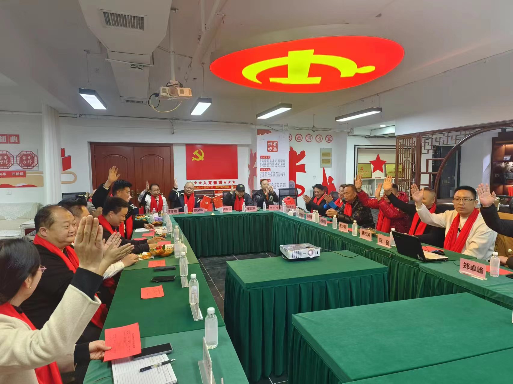 郑州市鞋业商会举办2024年新春茶话会(图2) 26a019c8c4b8e69be5c6c2024b725a0.jpg