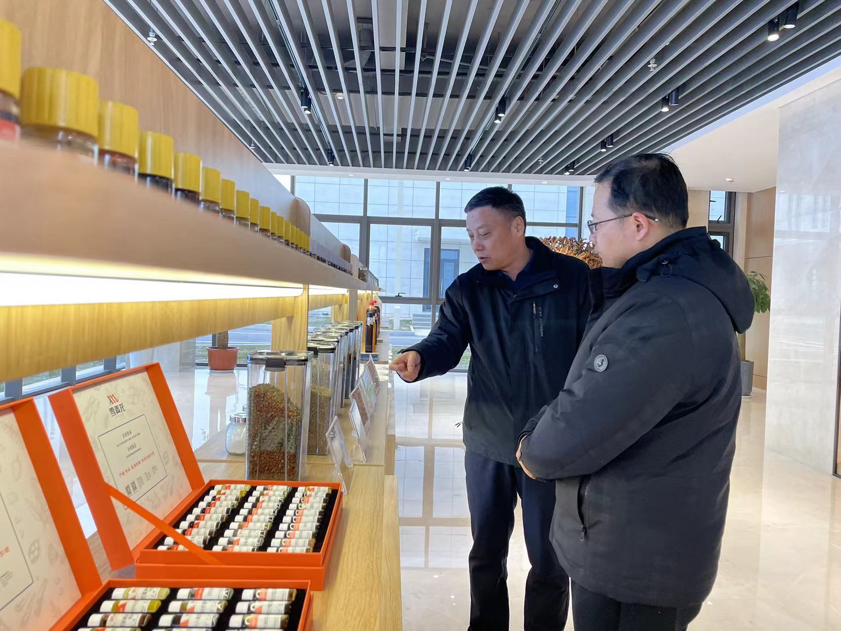 新郑市领导调研民营经济统战工作(图1) 微信图片_20240202113937.jpg