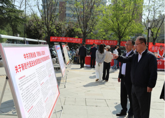 巩义市工商联举行民营经济政策法规集中宣传活动(图1) image.png