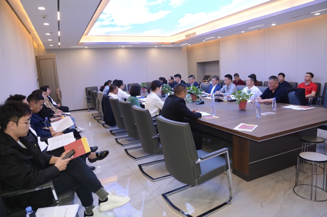 讲学习 促教育 定责任 重践行---郑州市温州商会召开党员大会(图1) 153090c1998a95bdd6ddc25ece32a13.jpg