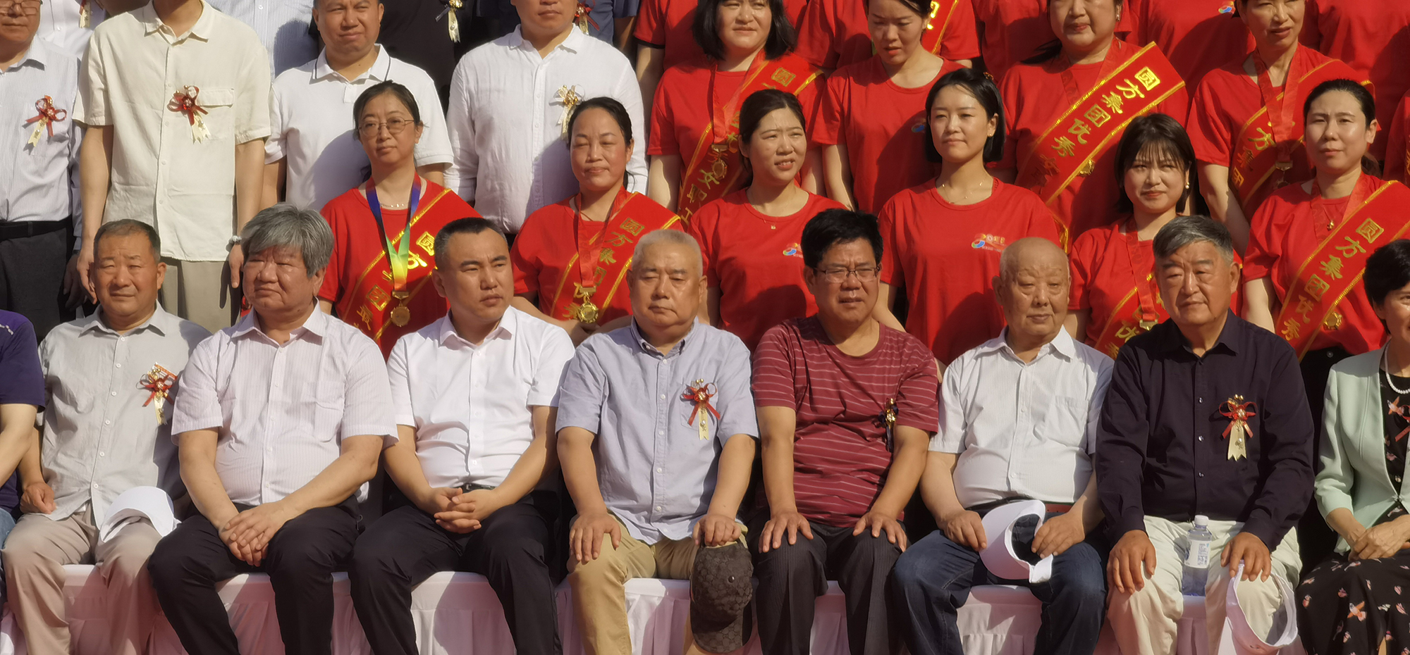 郑州市古玩业商会蒋继明会长受邀出席圆方三十年十万职工成果展(图2) 1364367530.jpg