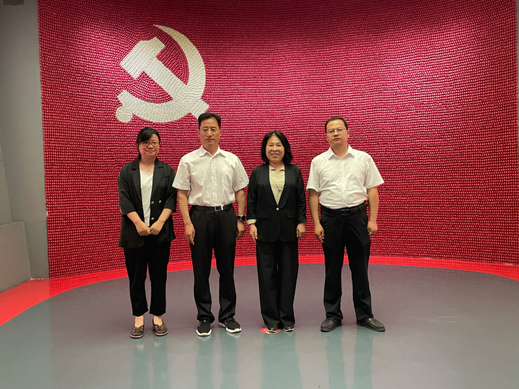 伟德体育直播开奖入口调研新郑市“万企兴万村”行动(图1) 2.jpg