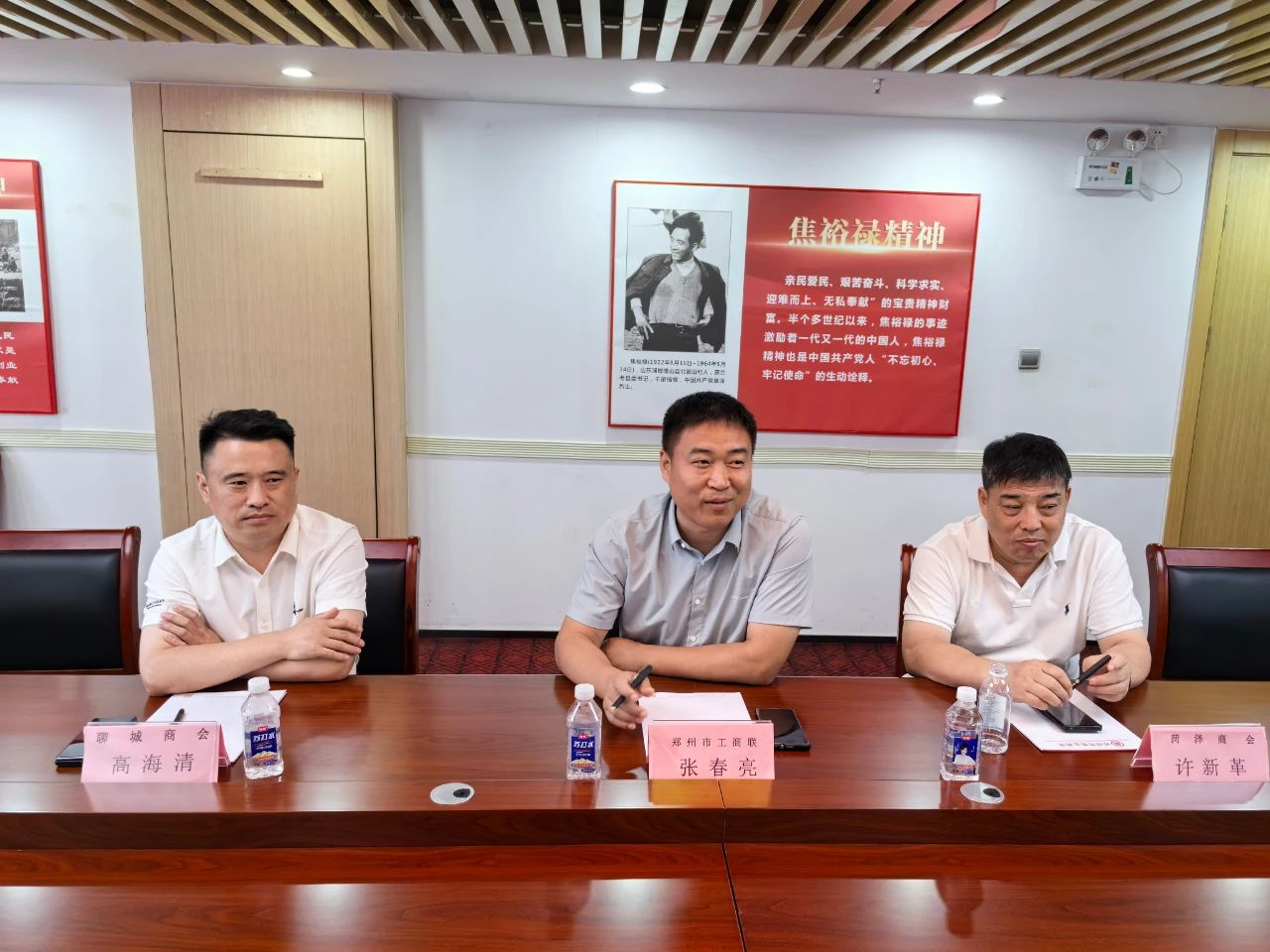 党建领航 红心惠企—伟德体育直播开奖入口在郑州市商丘商会组织举办商会党建交流活动(图4) 党建领航 红心惠企—伟德体育直播开奖入口在郑州市商丘商会组织举办商会党建交流活动(图4)