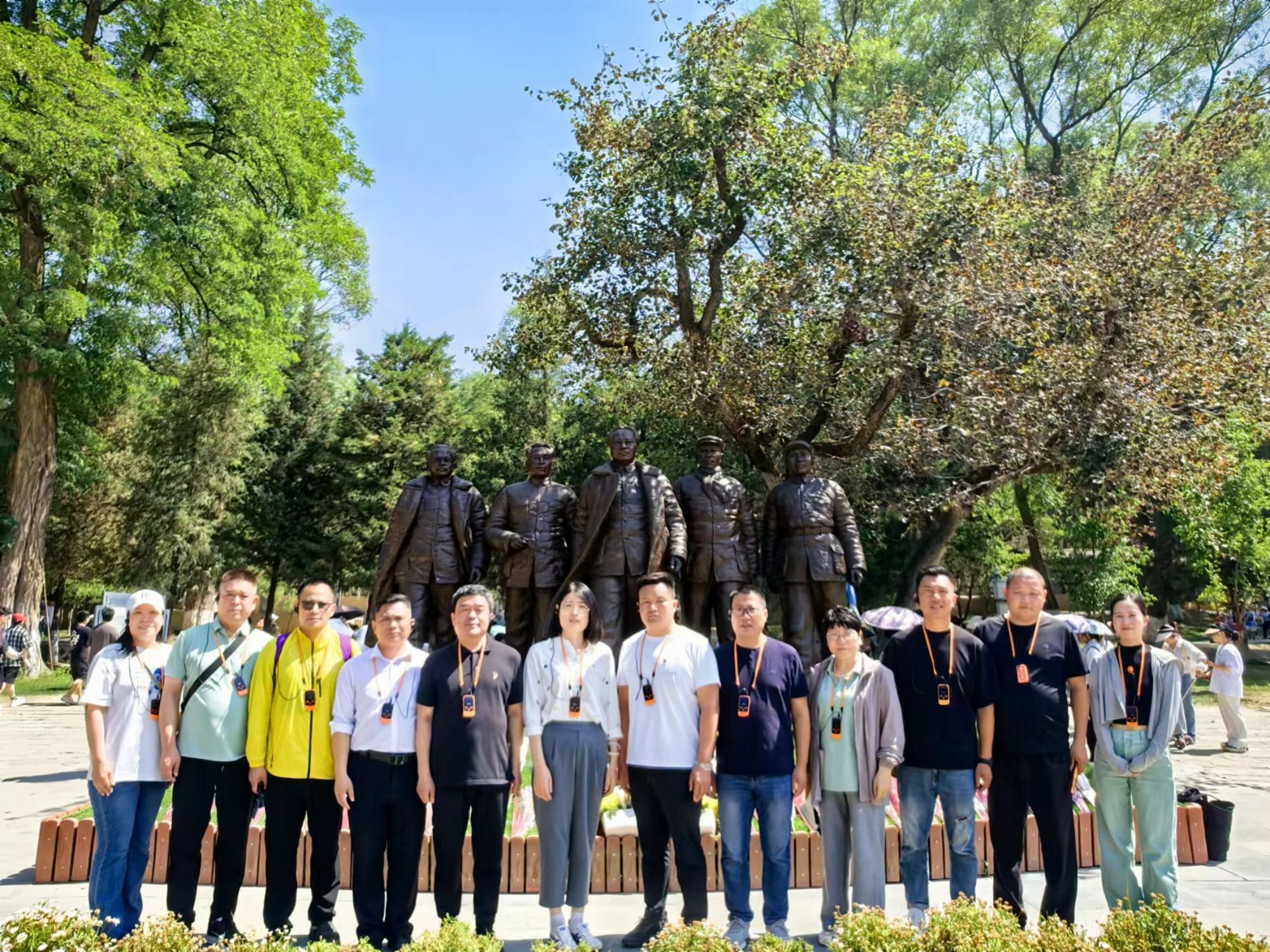 追寻红色记忆 传承延安精神——郑州延津商会红色研学班延安之行圆满结束(图5) 追寻红色记忆 传承延安精神——郑州延津商会红色研学班延安之行圆满结束(图5)