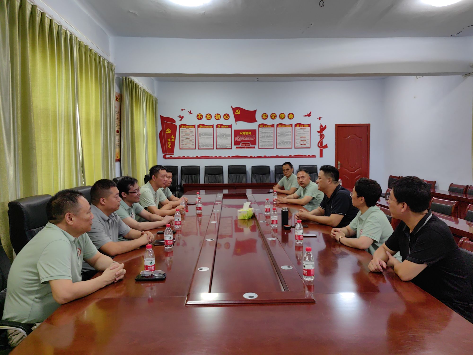 情暖八一 致敬军人——郑州延津商会慰问家乡退役老兵(图4) 情暖八一 致敬军人——郑州延津商会慰问家乡退役老兵(图4)