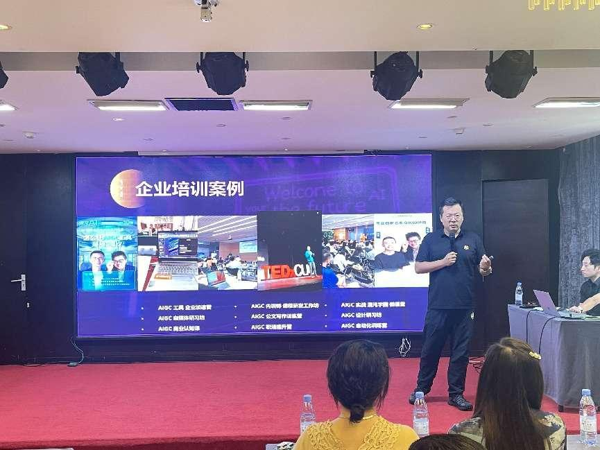 郑州市青年企业家商会举办“突破业绩增长·AI赋能未来”专题培训会(图1) 图片1.png