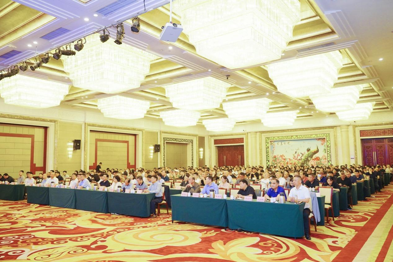 伟德体育直播开奖入口携手青年企业家商会举办   《郑州市民营经济高端讲堂》(图3)