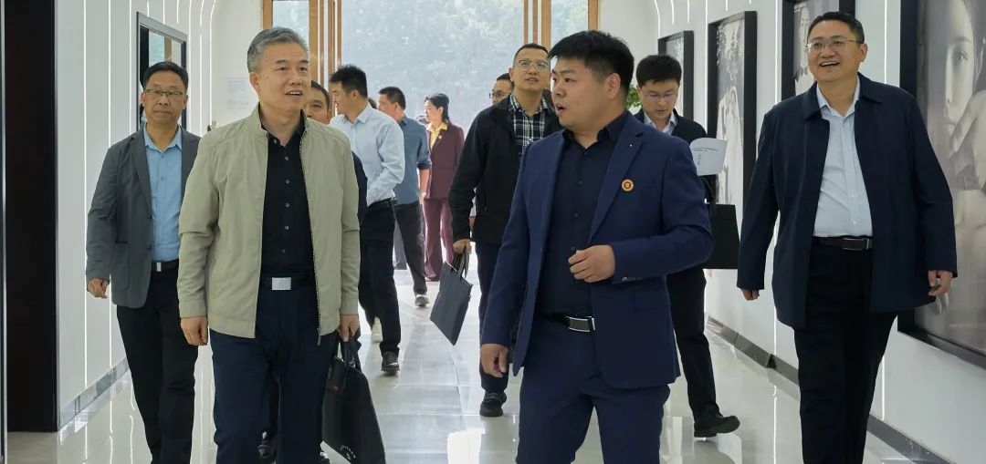 河南省委社会工作部到我县调研行业协会商会工作(图3) 河南省委社会工作部到我县调研行业协会商会工作(图3)