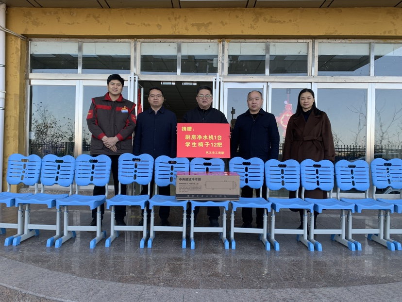 巩义市工商联到福利院开展关爱未成年人健康成长爱心捐赠活动(图1)