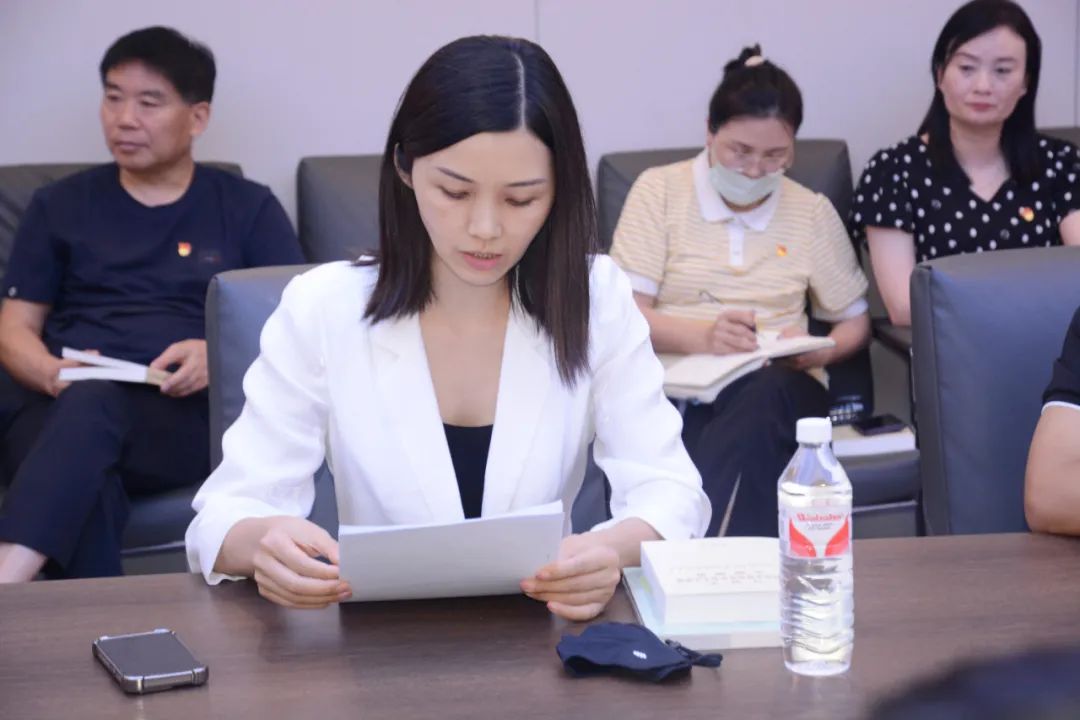 郑州市温州商会召开党员大会---深入学习贯彻党的二十届三中全会精神(图2) 郑州市温州商会召开党员大会---深入学习贯彻党的二十届三中全会精神(图2)