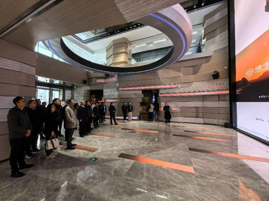 郑州市青商会走进比亚迪·迪空间,共探新能源汽车发展新机遇(图1) 图片1.png