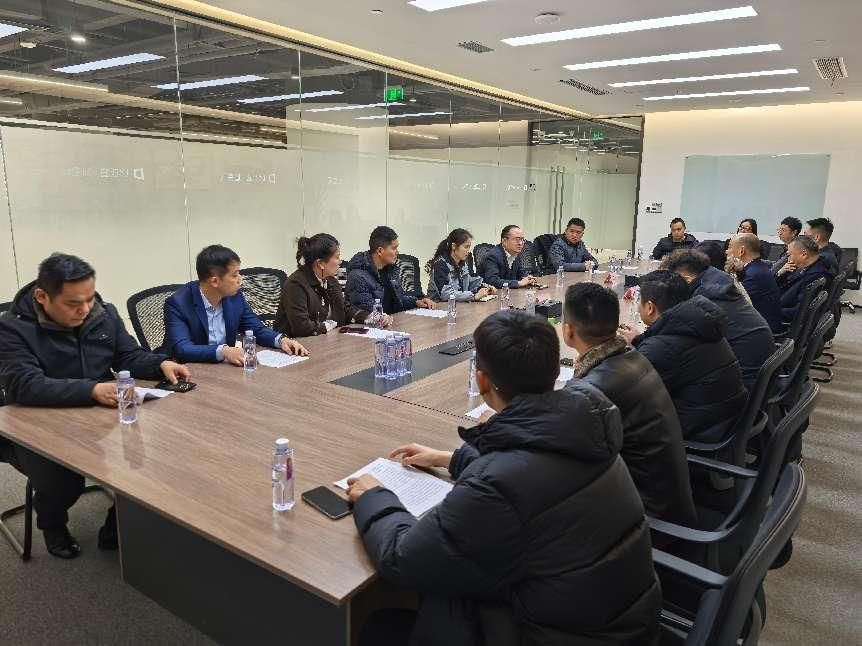 郑州市青商会走进比亚迪·迪空间,共探新能源汽车发展新机遇(图4) 图片5.png