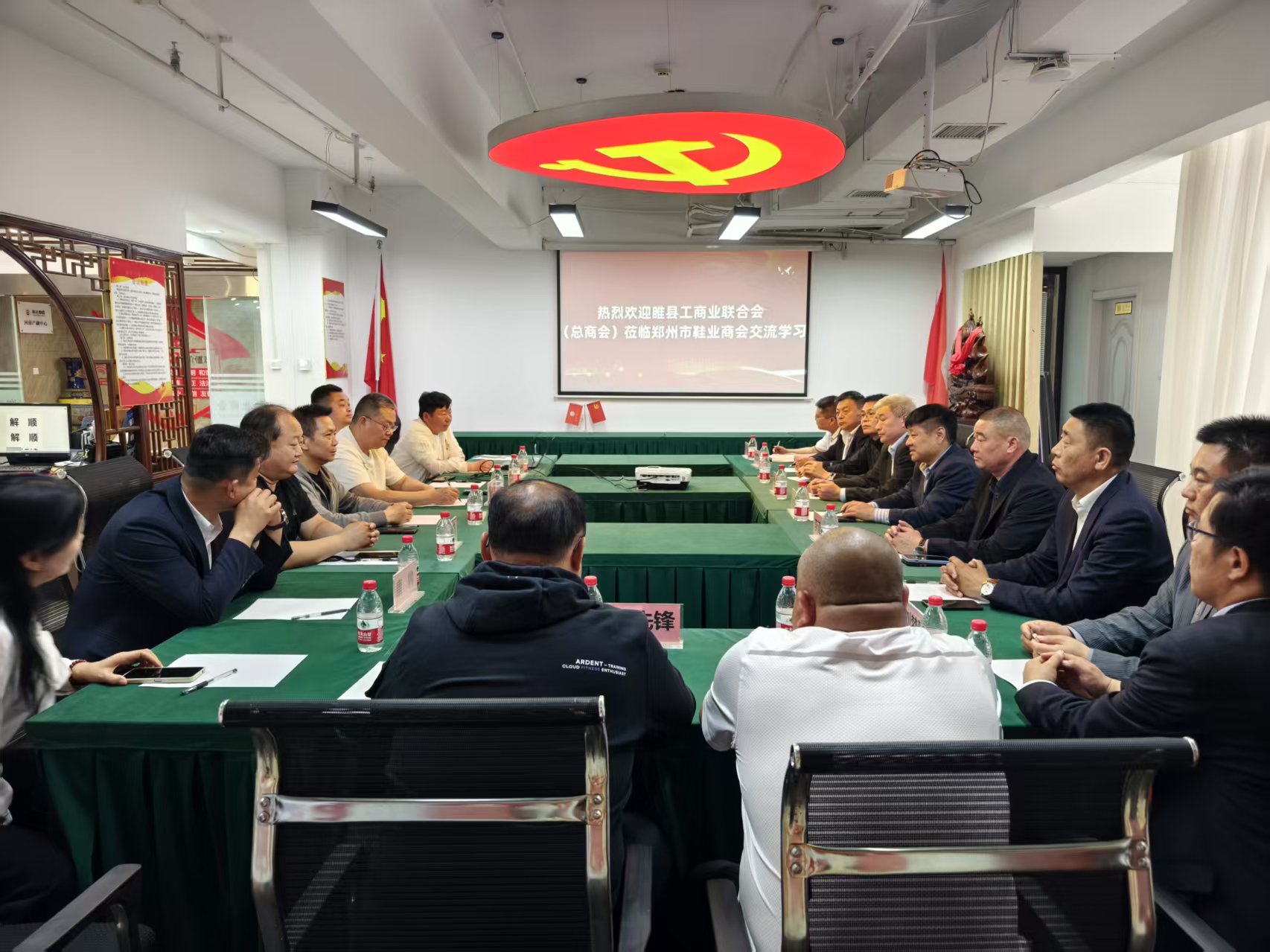 深化产业协作 共谋发展---睢县工商业联合会(总商会)莅临郑州市鞋业商会交流考察(图1) 深化产业协作 共谋发展---睢县工商业联合会(总商会)莅临郑州市鞋业商会交流考察(图1)