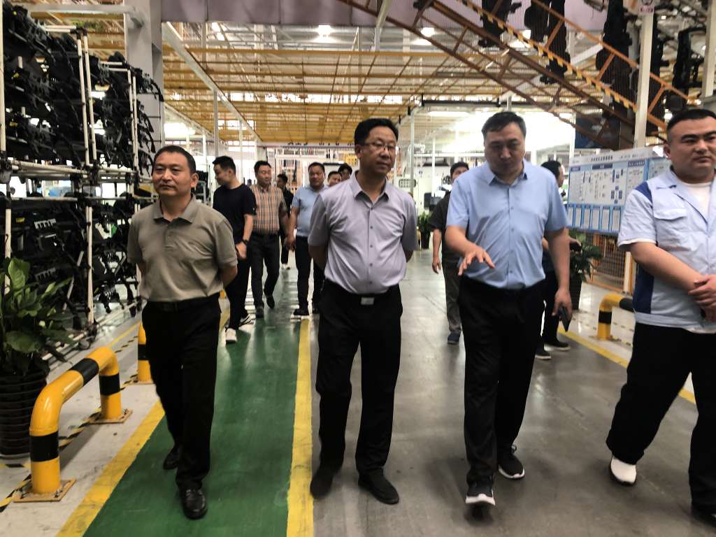 荥阳市模具协会赴中牟新区考察交流  共促汽车零部件产业协同发展(图1)