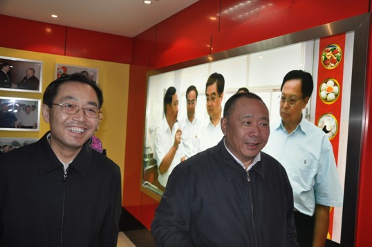 全国工商联党组副书记、副主席黄小祥一行赴郑州调研(图1) 全国工商联党组副书记、副主席黄小祥一行赴郑州调研(图1)