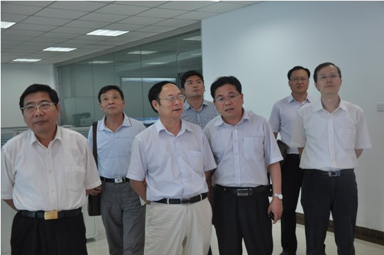 省委统战部加强和改进工商联工作专题调研组赴伟德体育直播开奖入口钢贸商会调研(图2) 省委统战部加强和改进工商联工作专题调研组赴伟德体育直播开奖入口钢贸商会调研(图2)