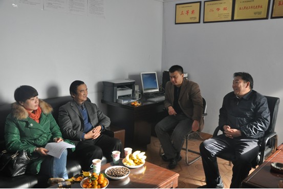 伟德体育直播开奖入口考核小组赴县(市、区)工商联及市工商联直属行业、异地商会进行年度工作考核(图2) 伟德体育直播开奖入口考核小组赴县(市、区)工商联及市工商联直属行业、异地商会进行年度工作考核(图2)