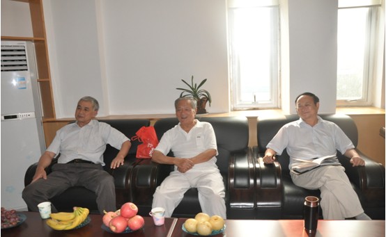 伟德体育直播开奖入口召开老干部座谈会(图1)