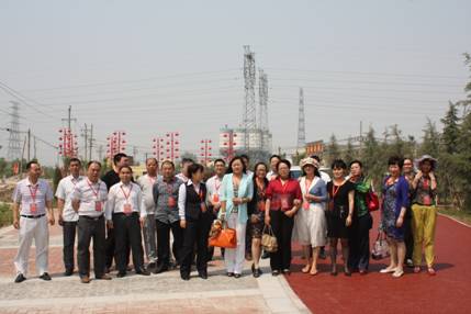 管城区工商联界别政协委员积极参加管城区组织的“政协委员看郑州”活动(图1)