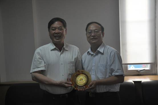 六盘水市工商联赴伟德体育直播开奖入口座谈(图2) 六盘水市工商联赴伟德体育直播开奖入口座谈(图2)