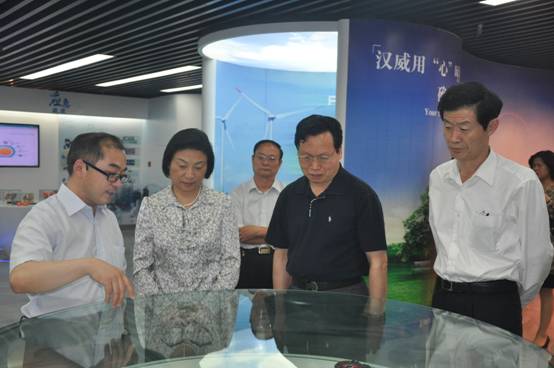 全国工商联副主席谢经荣一行赴我市高新区考察(图1) 全国工商联副主席谢经荣一行赴我市高新区考察(图1)