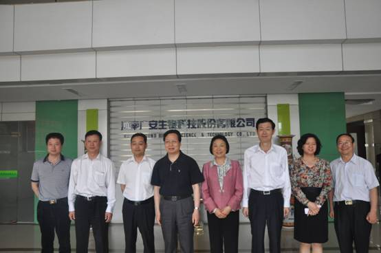 全国工商联副主席谢经荣一行赴我市高新区考察(图4) 全国工商联副主席谢经荣一行赴我市高新区考察(图4)