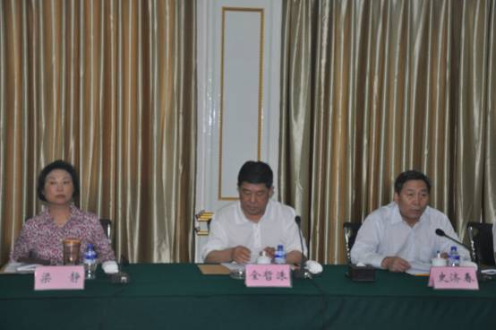 伟德体育直播开奖入口参加在许昌市召开的全国非公有制经济人士理想信念教育实践座谈会(图1) 伟德体育直播开奖入口参加在许昌市召开的全国非公有制经济人士理想信念教育实践座谈会(图1)