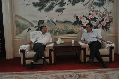 省委统战部副部长、省工商联党组书记杨京伟一行到我区调研国务院“小微企业29条”贯彻落实情况(图4) 省委统战部副部长、省工商联党组书记杨京伟一行到我区调研国务院“小微企业29条”贯彻落实情况(图4)