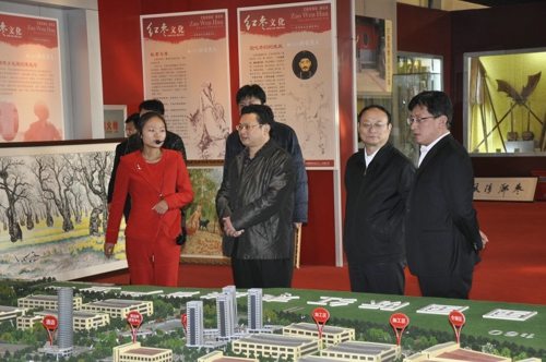 宜昌市统战部考察团赴伟德体育直播开奖入口会员企业“好想你”参观考察团 (图2)