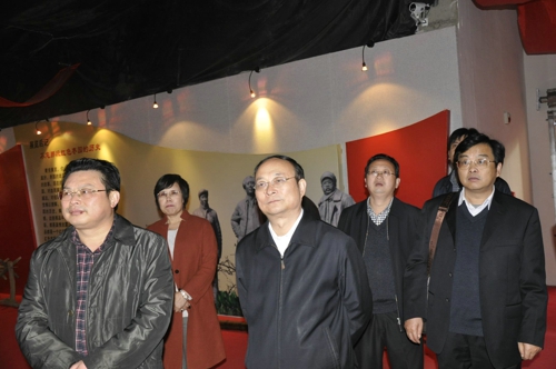 宜昌市统战部考察团赴伟德体育直播开奖入口会员企业“好想你”参观考察团 (图3)