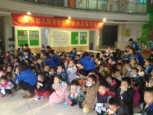 金水区东风路街道办事处积极联合辖区迪宝贝幼儿园进行消防演习(图1)