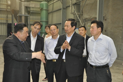 省委统战部副部长、省工商联党组书记杨京伟赴我市就民营企业转型升级情况进行调研(图1) 省委统战部副部长、省工商联党组书记杨京伟赴我市就民营企业转型升级情况进行调研(图1)