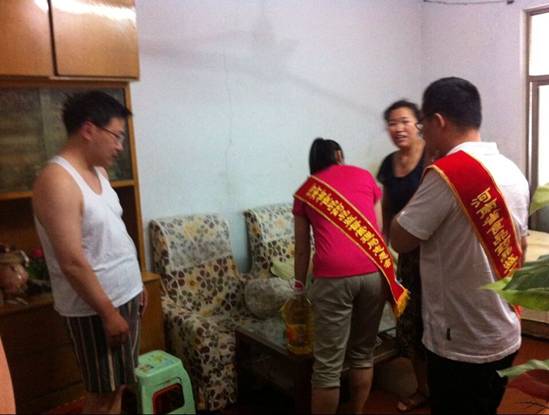 管城区城东路街道办事处城北路社区举办“献爱心、关爱残疾人”活动(图2)