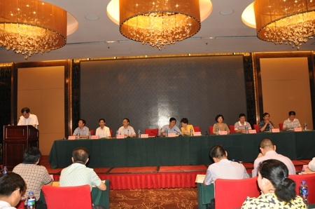 伟德体育直播开奖入口十七届五次常委会议在上街隆重召开(图1)