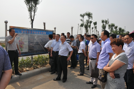 伟德体育直播开奖入口十七届五次常委会议在上街隆重召开(图3)