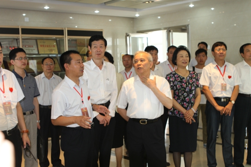 全国政协副主席、全国工商联主席王钦敏视察郑州市钢贸商会(图3) 全国政协副主席、全国工商联主席王钦敏视察郑州市钢贸商会(图3)