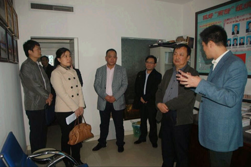 新疆建设兵团到郑州温州商会参观学习 管城回族区委副书记武拥军等领导的陪同(图3) 新疆建设兵团到郑州温州商会参观学习 管城回族区委副书记武拥军等领导的陪同(图3)