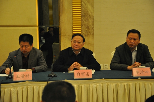 伟德体育直播开奖入口召开座谈会(图4) 伟德体育直播开奖入口召开座谈会(图4)