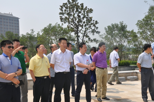 新乡市工商联组团到郑州航空港实验区参观考察(图2)