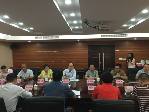 伟德体育直播开奖入口赴广东揭阳市工商联考察学习(图2) 伟德体育直播开奖入口赴广东揭阳市工商联考察学习(图2)